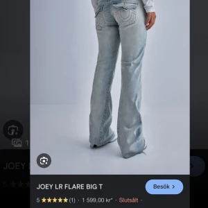 True Religion Jeans - Helt slutsålda true religion jeans från Nelly    ’Joey LR Flare big T’ i storlek 25💞bara använda 1 gång och aldrig använda utomhus💓Nypris 1600 men säljer för 900💞