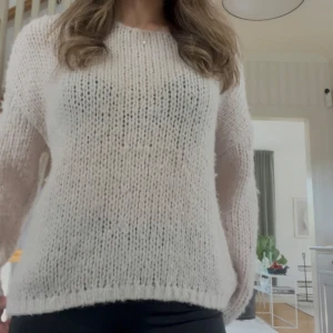 Ljusrosa Mohair tröja - Mysig ljusbeige stickad tröja med grovstickat mönster💗💗