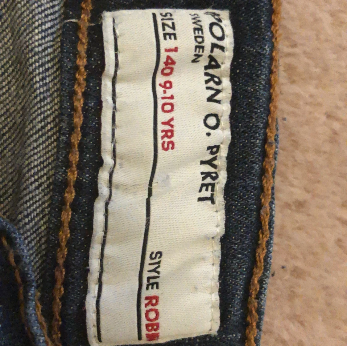 Mörkblå jeansbyxor från Polarn O. Pyret - 4