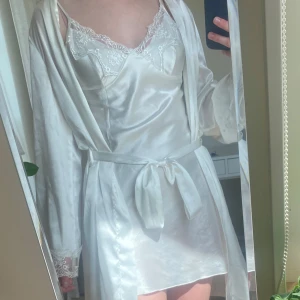 Silkes pyjamas - Vacker silkes pyjmas, perfekt till sommaren🤍