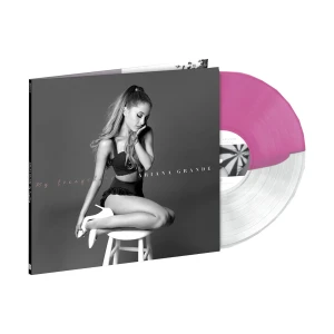MY EVERYTHING: EXCLUSIVE SPLIT VINYL LP  - RARE!! Säljer en exklusiv och numera slutsåld vinyl av My Everything av Ariana Grande, i en unik halv clear och halv lila färg. Vinylen är importerad från USA och har aldrig spelats – endast öppnad för att kontrollera innehållet, men förvarad varsamt i en plastficka. Skicket är som nytt. Den här utgåvan är svår att få tag på idag och passar perfekt för dig som vill ha något unikt i din samling. Hör gärna av dig vid frågor. Kan gå ner i pris vid snabb affär! 