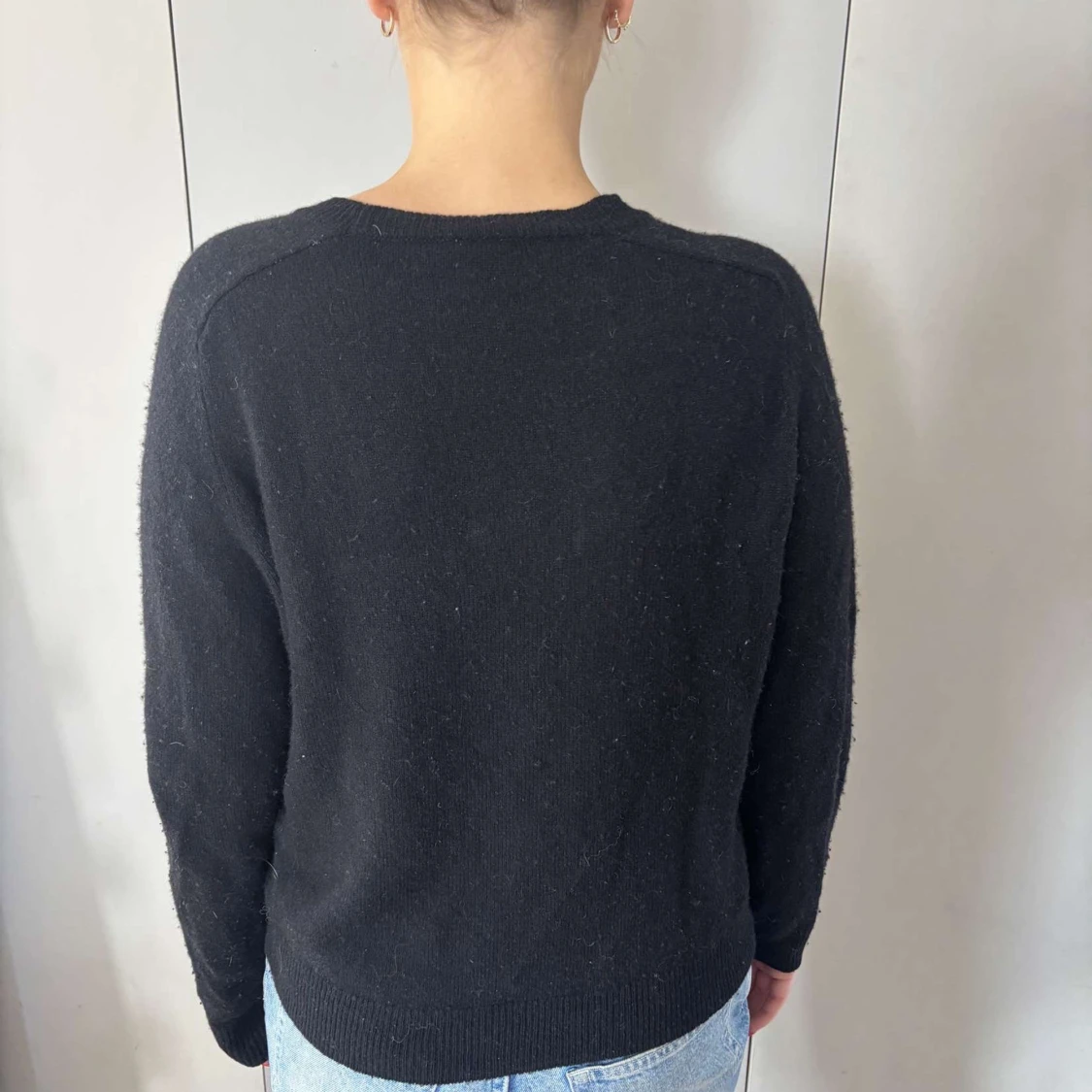 Svart stickad tröja  - 3