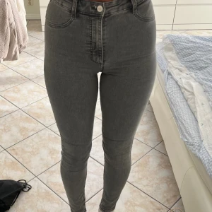 Jeans - Jeans från Zara och knappt använda