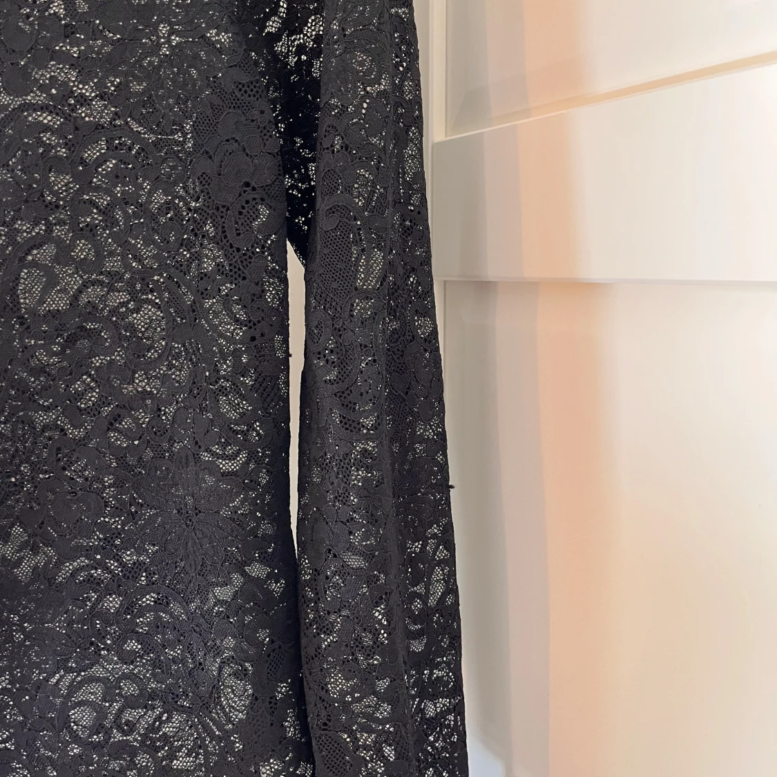 Svart spetsblus från Monki - 1