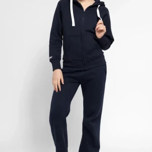 Russmerch hoddie med zip  - Jätte snygg och jätte skön hoddie med zip från Russmerch. Skriv om ni har frågor! ❤️🥰