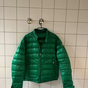 Jacka - Moncler acorus jacka, använd några få gånger bara, storlek 2 