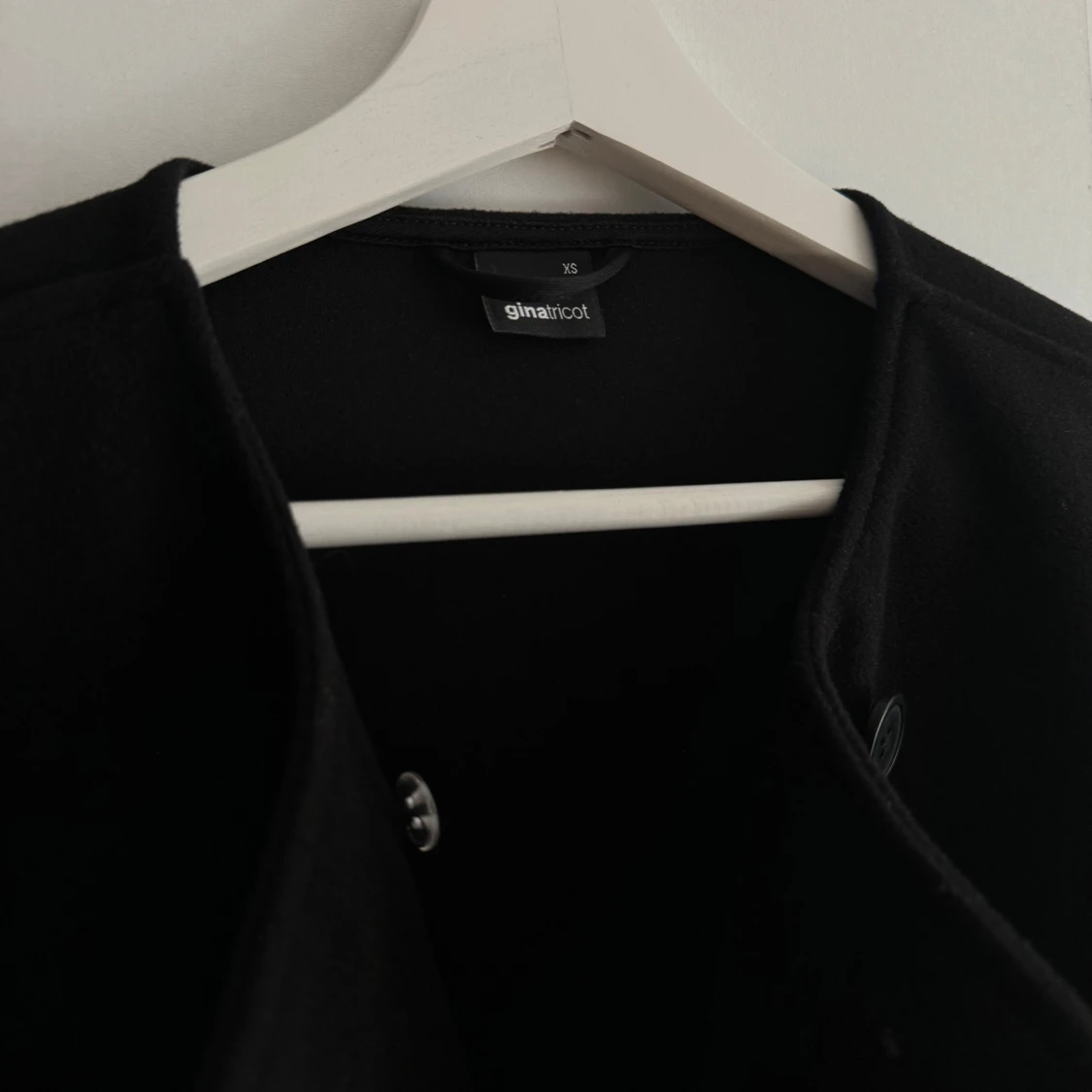 Svart kappa från Gina Tricot - 1