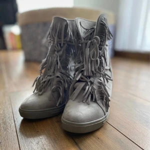 Frans skor - Säljer Frans skor som knappt är använda! Storlek 40 men passar mig väldigt bra som har 39/40