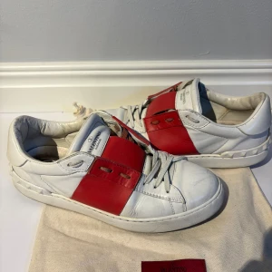 Valentino opens  - Valentino opens i bra skick, 7/10. Dustbag medföljer, storlek 39. Hör av er vid frågor!