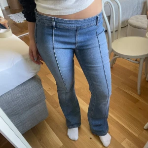 Lågmidjade jeans - Lågmidjade jeans. Jag är 168cm