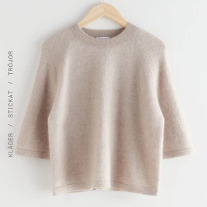 Stickad tröja  - Kortärmad stickad tröja från & Other Stories🤍Säljer då den aldrig används längre