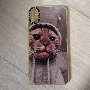 Mobilskal  - Mobilskal, lite slitet runt sidorna men annars i bra skick! passar iphone XS max💗kontakta vid intresse! betalning via swish💗