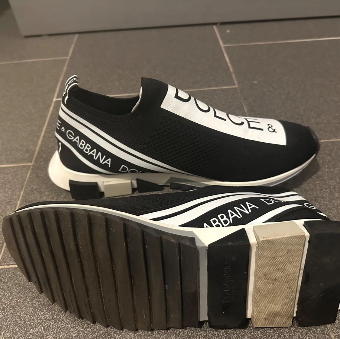 Svarta slip-on sneakers från Dolce & Gabbana - 3