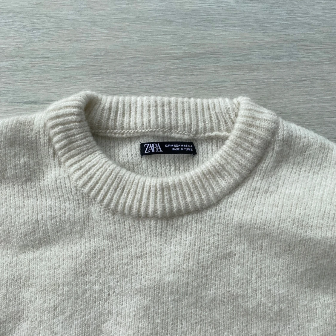 Ljusbeige stickad tröja från Zara - 2