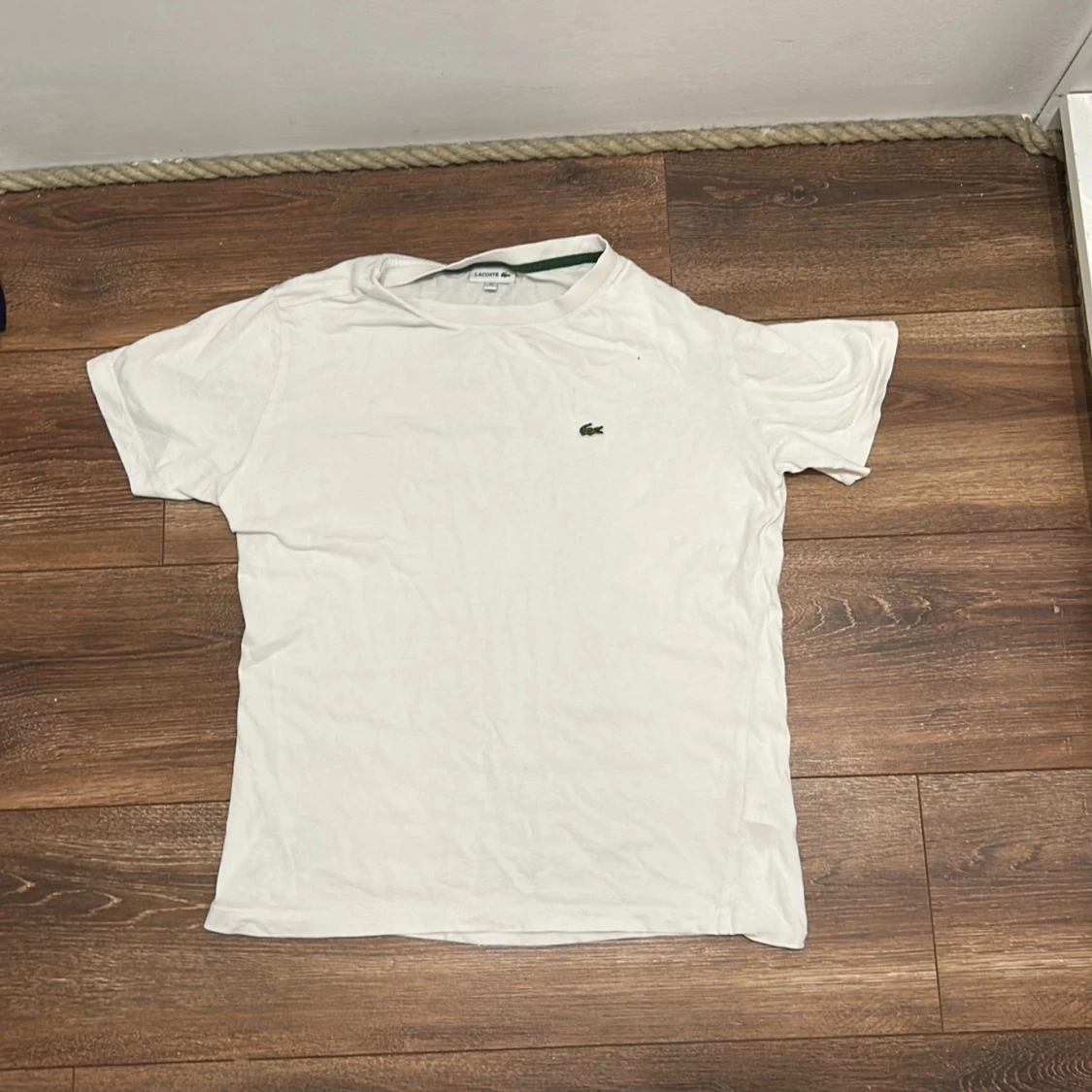Vit t-shirt från Lacoste
