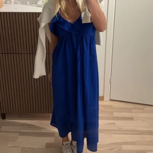 Blå långklänning från HM💙 - Så fin blå långklänning som är använd fåtal gånger!!!