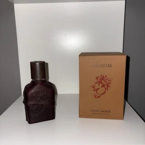 Orto Parisi Cuoium - Orto Parisi Cuoium. Köpte den i Juli förra året och är i princip aldrig använt, max sprayad 5 gånger. Allt kommer med som boxen, påsen mm. Har kvitto på allt. Köpt i Italien i Sanremo. Har bara stått utan att användas och allt är i extremt fint skick 🙂