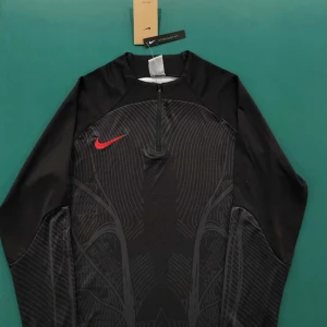 Nike svart dress för skön inför sommaren  - Säljer en svart Nike dress. Skriv om du är intresserad 