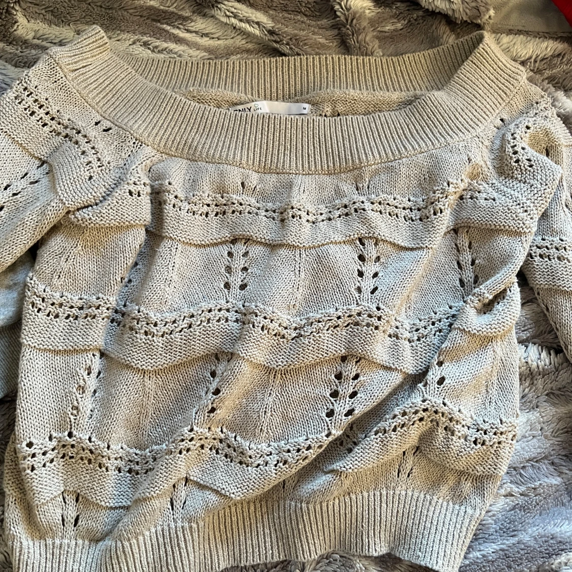 Beige stickad offshouldertröja från ONLY - 3