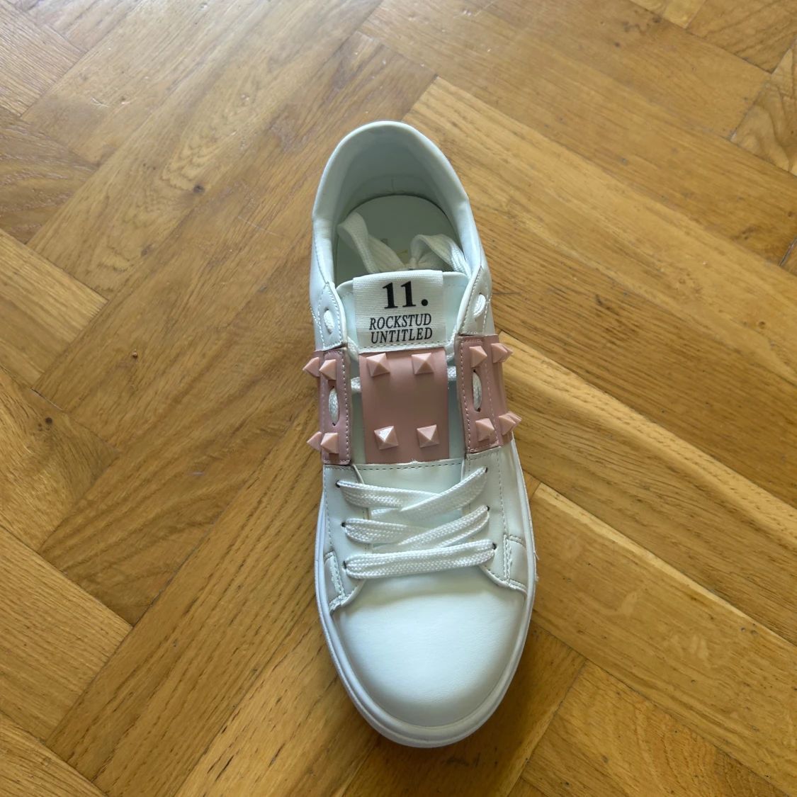 Valentino Rockstud sneakers med rosa detaljer - 3