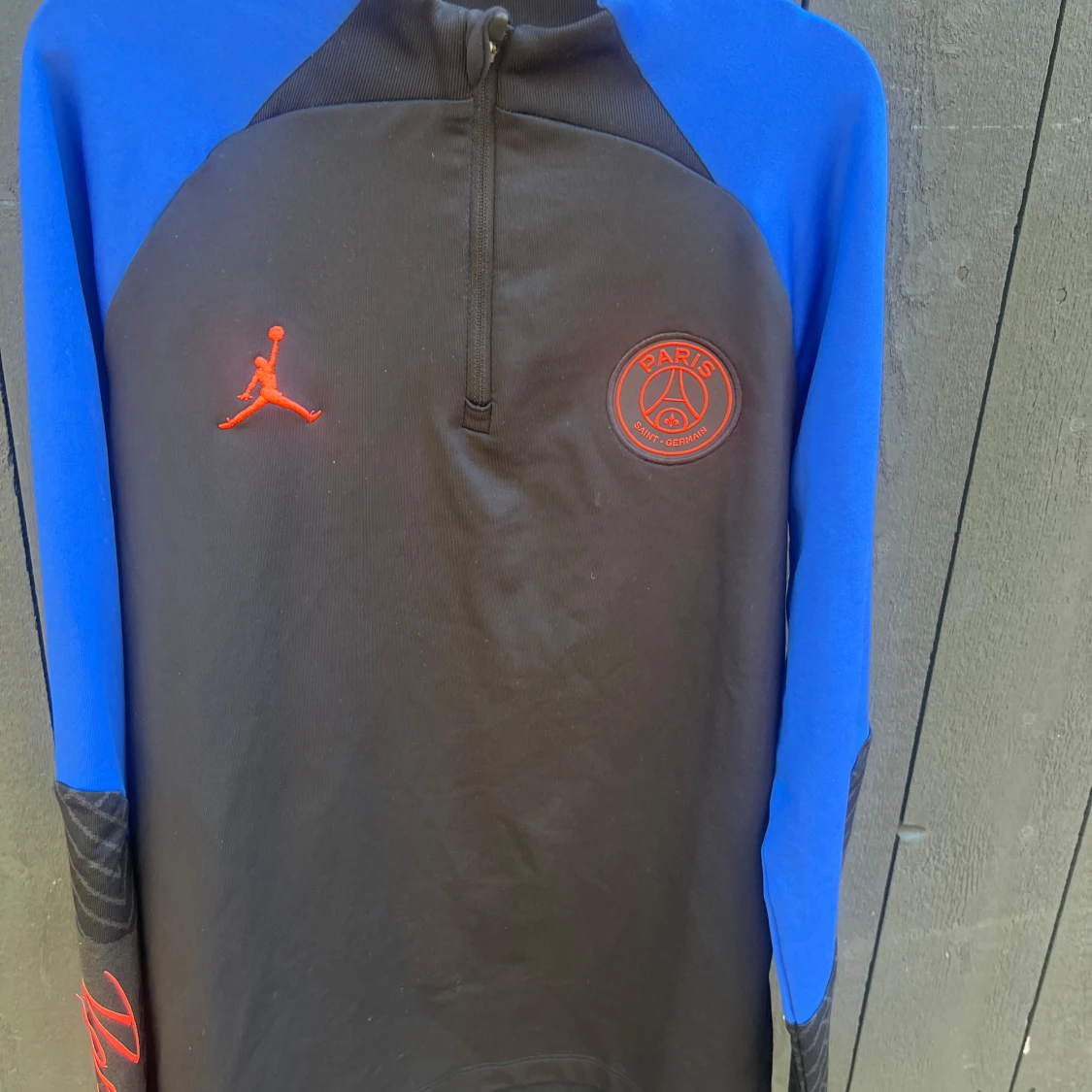 Svart och blå Jordan x PSG träningströja
