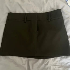 Svart minikjol från Zara - Fin minikjol från zara, aldrig använd.