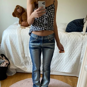 Vintage Levis jeans  - Sjukt snygga!! Storlek w30 men passar mig som är 174 och har storlek 36 i jeans 🩷🩷🩷😇 