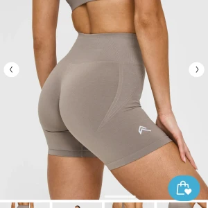 Oner active shorts  - Oner active EFFORTLESS SEAMLESS SHORTS I färgen Minky. Storlek M, aldrig använda . Nypris: 524 kr  