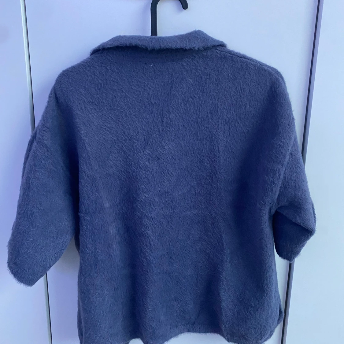 Lila fluffig kofta från Dobber - 1