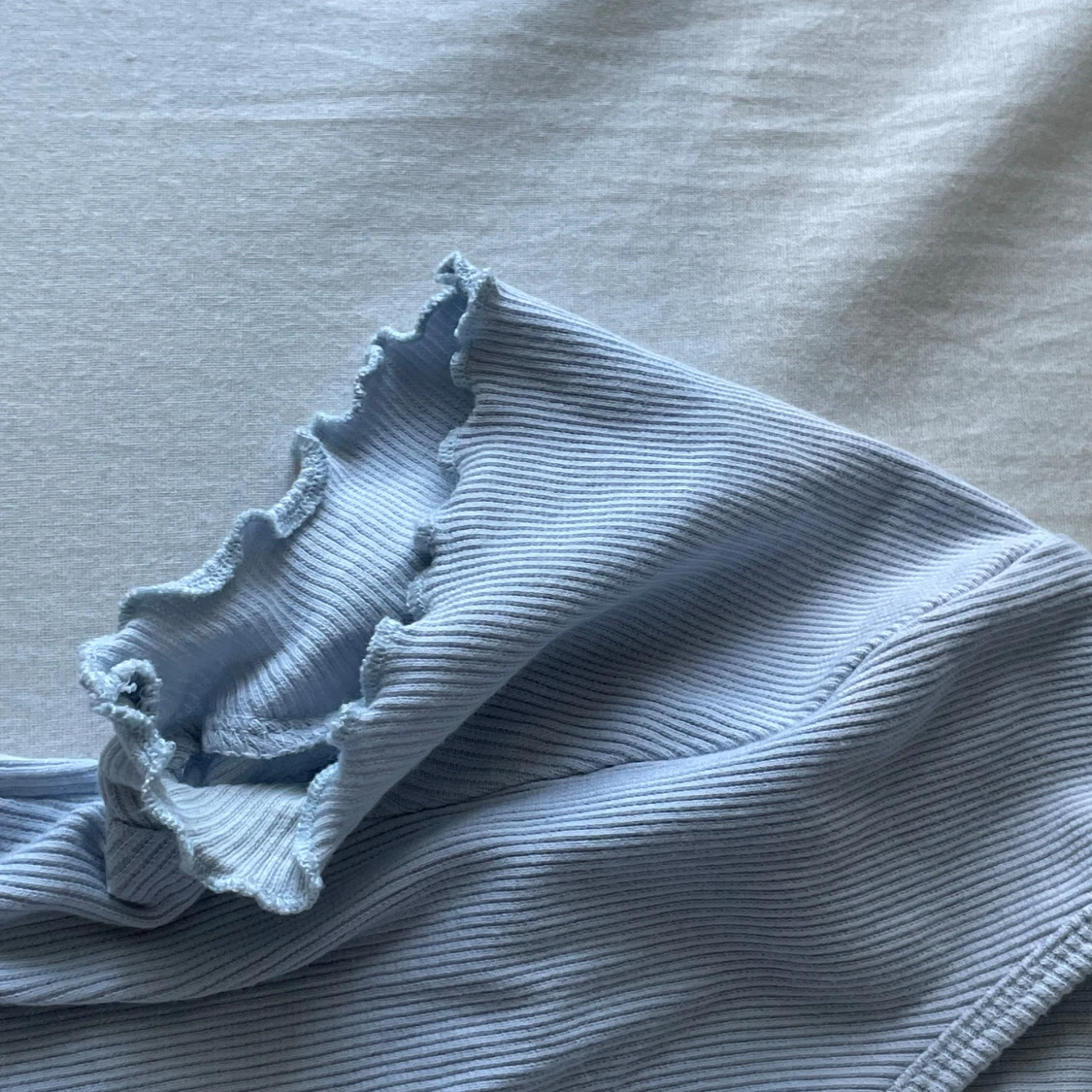 Ljusblå  croppad topp med knappar - 1