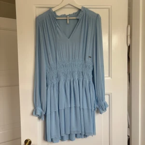 Blå klänning - Super söt sommarklänning! Använd 1 gång