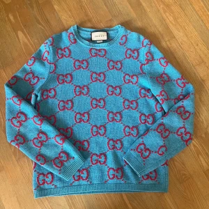 Gucci tröja - En snygg Gucci tröja i väldigt bra skick. Inga defekter. Storlek S. 