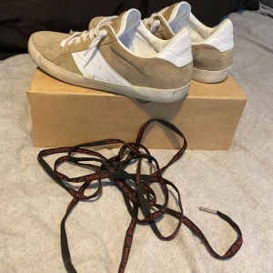 Zadig Voltaire skor - Tjena, säljer mina Zadig skor i 9,5/10 skick. Skorna är i storlek 41 men passar även 42. Nypris 3000. Skriv om ni har några frågor🤗