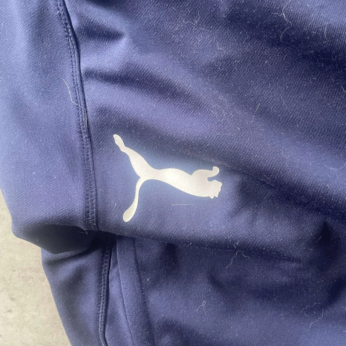 Marinblå träningsbyxor från Puma - 2