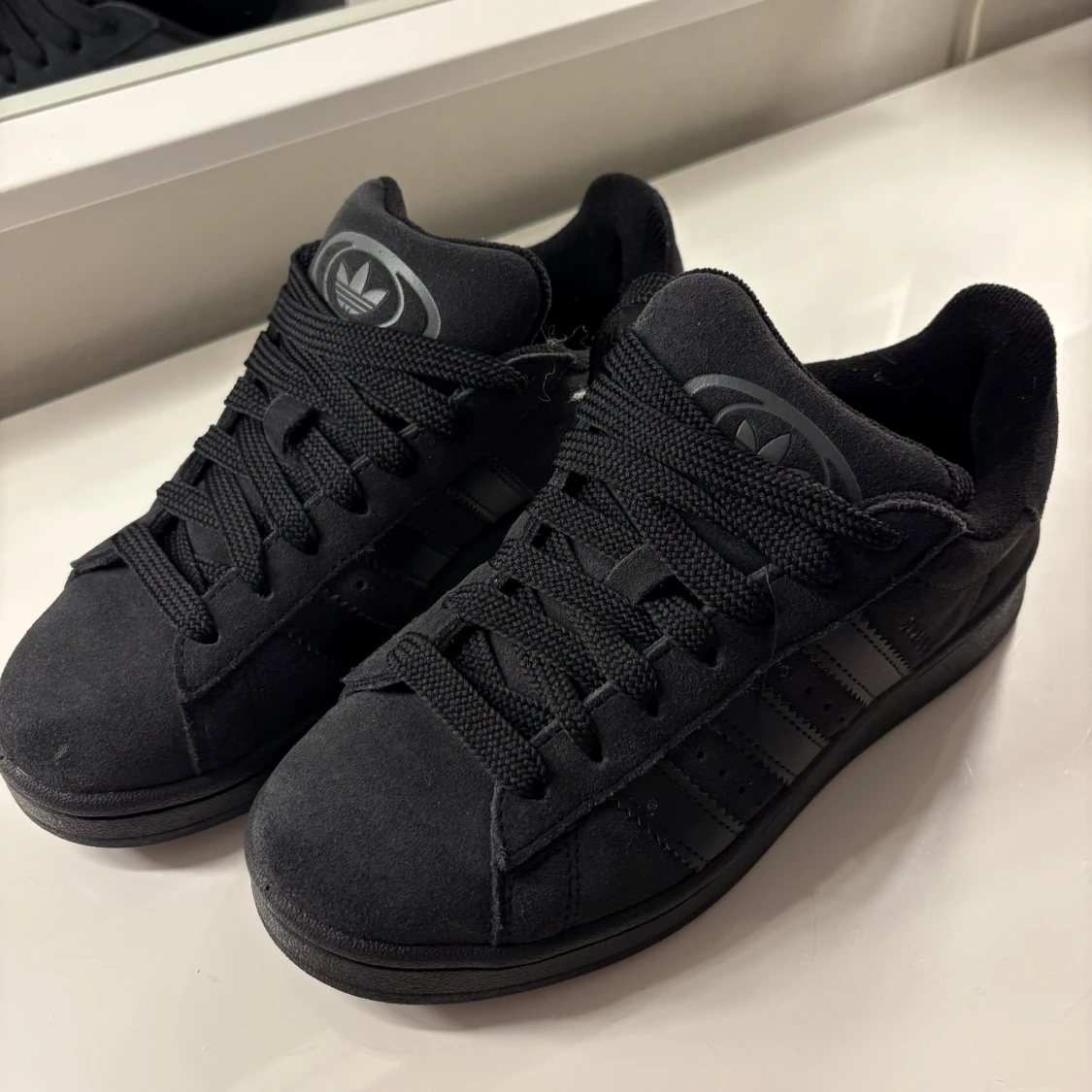 Svarta Adidas Campus - 1