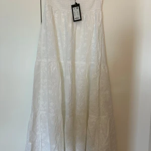 Broderi maxi kjol - Helt ny! Storlek xs, ca 92 lång💞