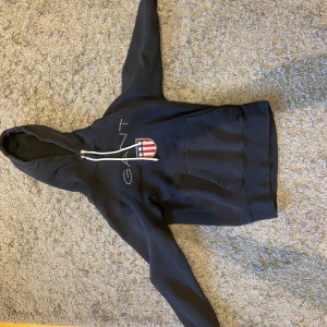 Svart hoodie från Gant med USA-flagga - Kom med frågor (billigare vid köp av flera) 