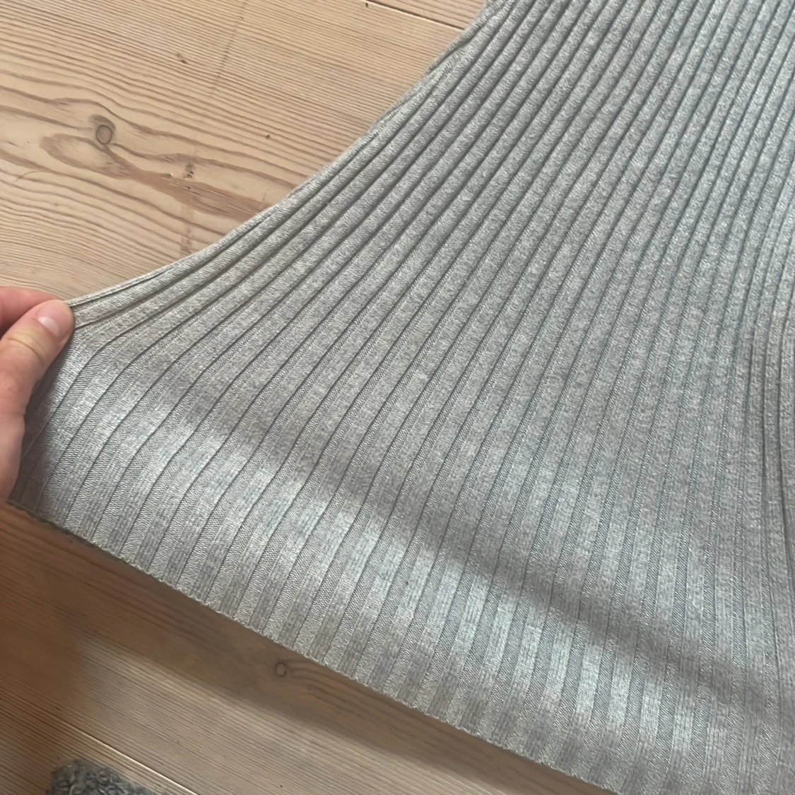 Grå ribbade bootcut mjukis byxor - 2