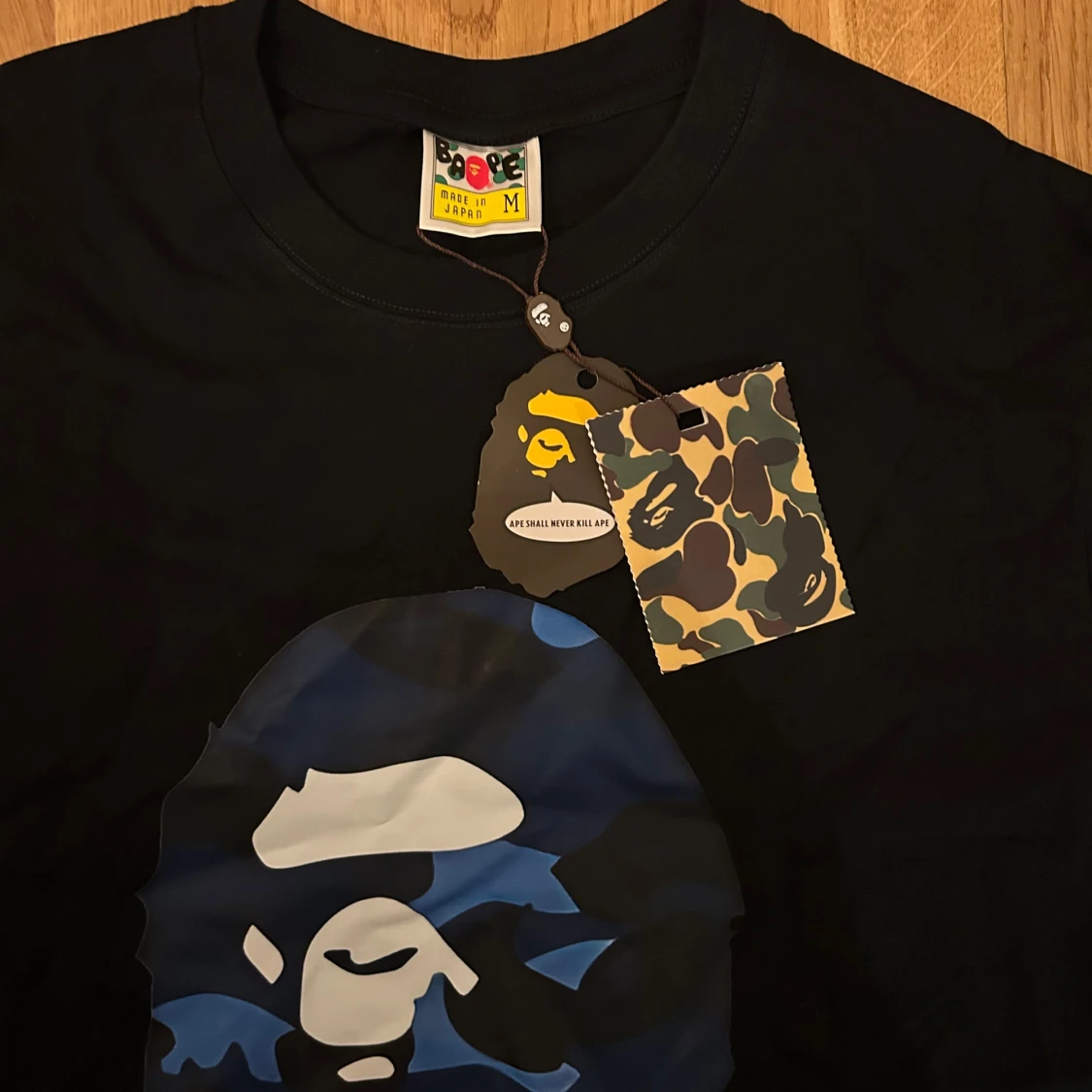 Svart BAPE t-shirt med blå camo print - 2