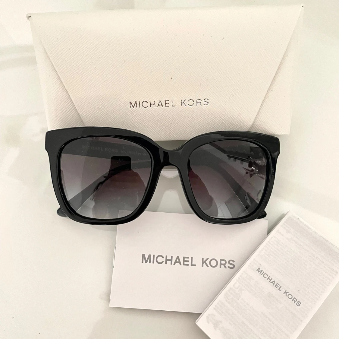 Michael Kors solglasögon  - 2