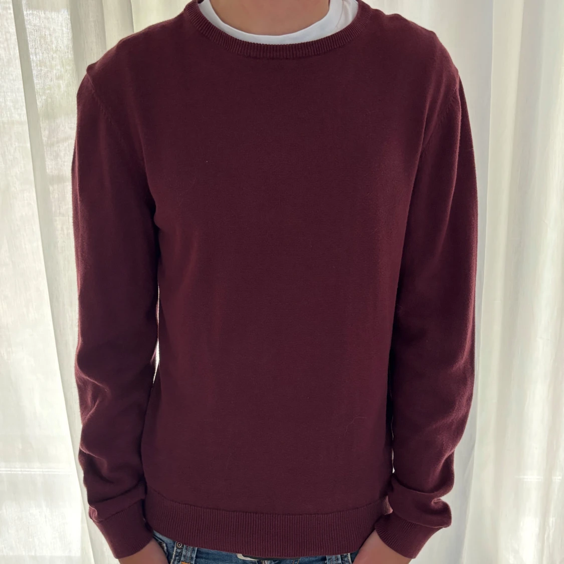 Vinröd stickad tröja med rund hals - 1