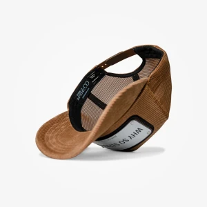 John hatter keps - Tja! Säljer en riktigt snygg keps från John Hatter med metallbricka där det står “Why So Series”. Passar perfekt till både vardag och fest. Box och dustbag medföljer! Skick: 8/10 – använd endast 5-10 gånger, i princip som ny utan några defekter. Storlek: Onesize, går att justera. Pris: 650 kr (nypris 1200 kr på John Hatters hemsida). Pris kan diskuteras vid snabb affär  Skicka DM för fler bilder eller frågor 🫶