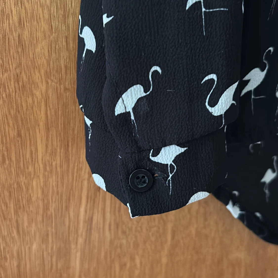Svart skjorta med flamingomönster - 3