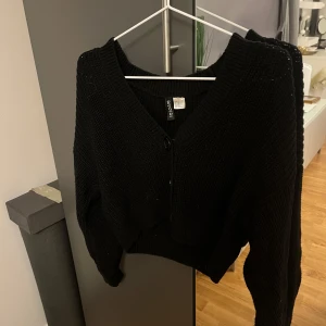stickad cardigan - super fin stickad tröja från hm som är perfekt nu till hösten 