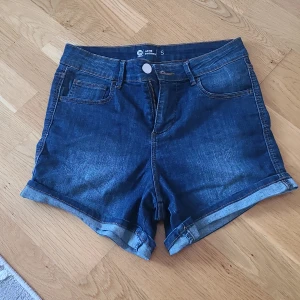 Shorts - Jeansshorts från Cubus i storlek S. Jättebra skick. Kan fraktas men köparen står för frakten 💕