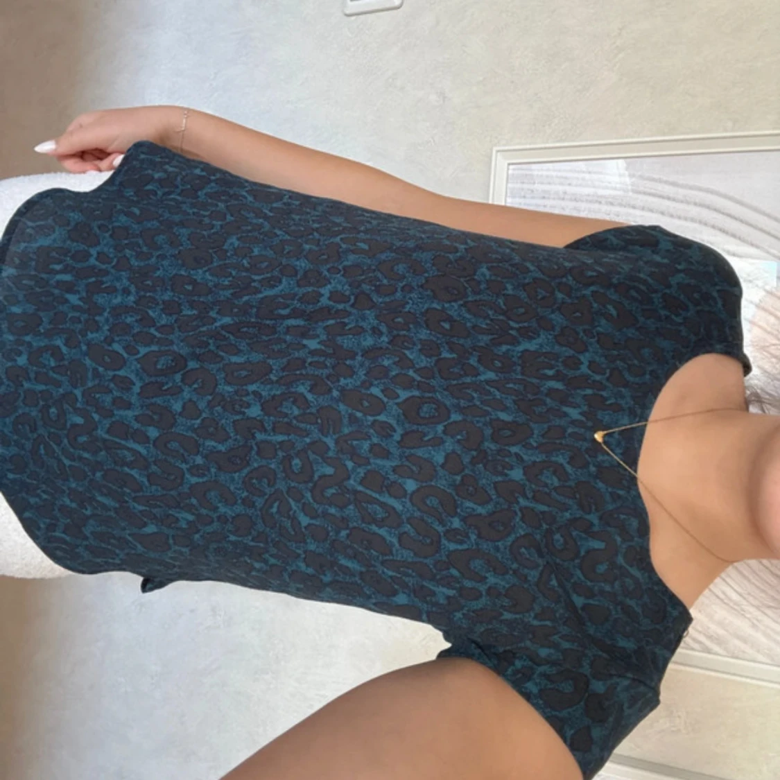 Blå leopardmönstrad blus med dragkedja - 1