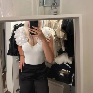 Volang body  - Storlek M. Köpt på second hand butiken busfrö🩷