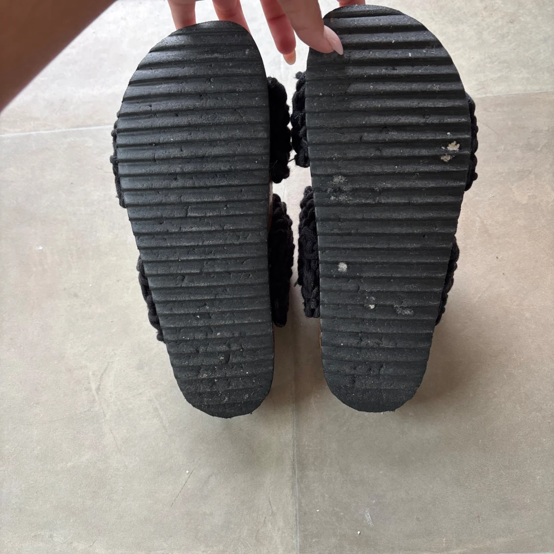 Svarta stickade sandaler från Duffy - 3