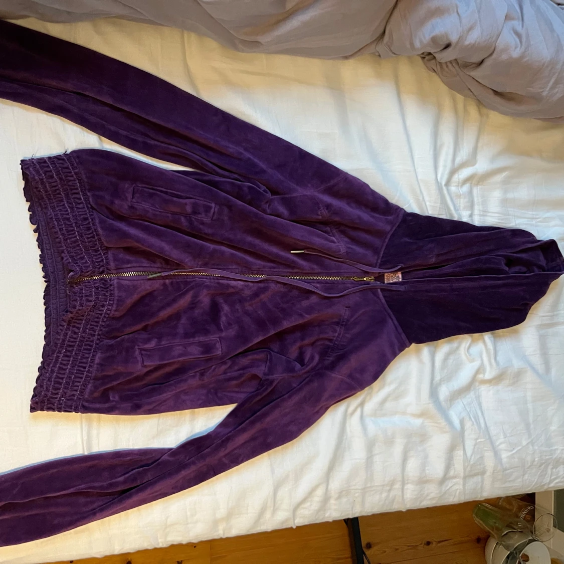 Lila gammal juicy tröja