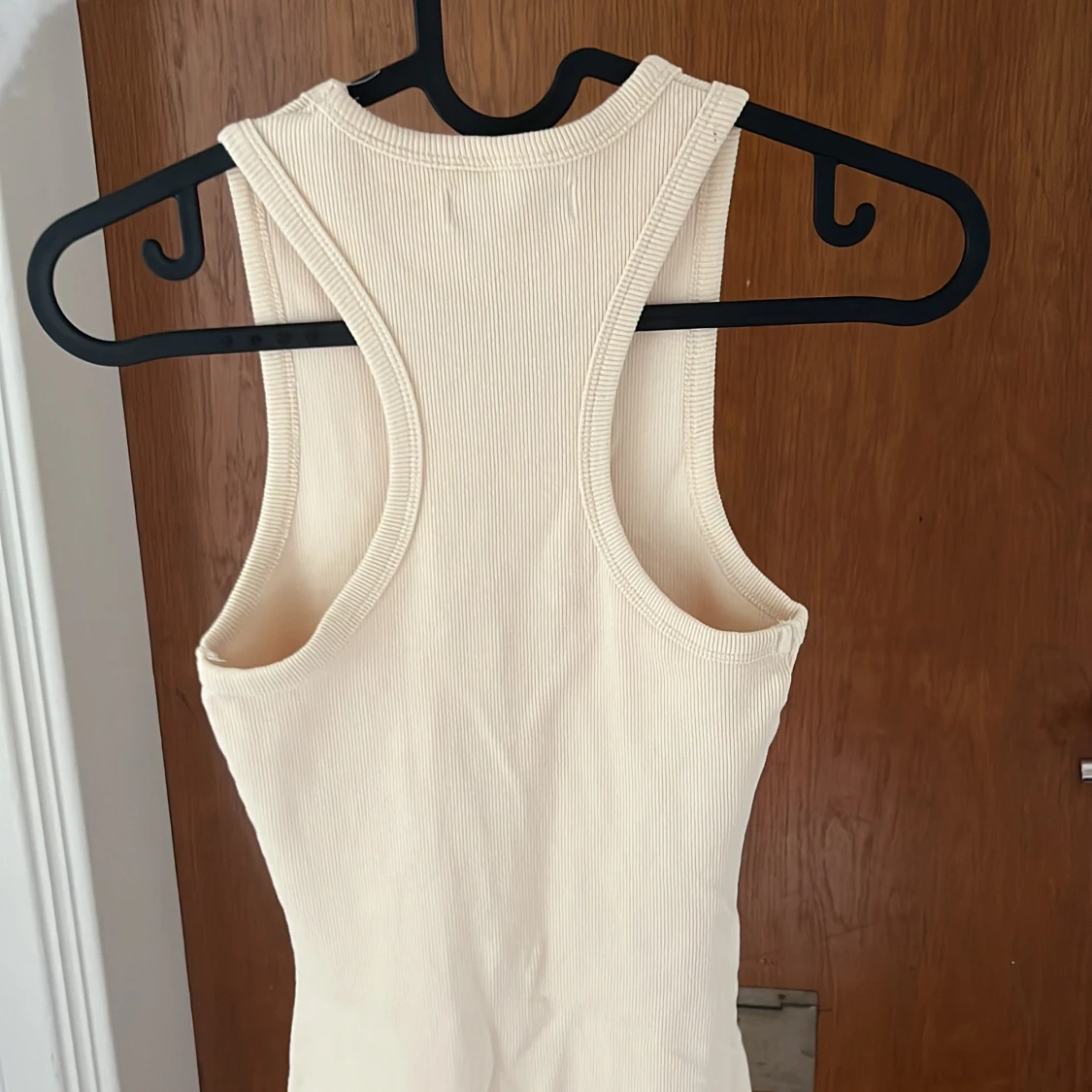 Beige/gul ribbad ärmlös klänning - 1